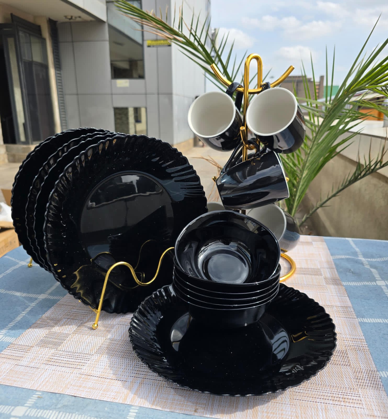 18 PCS ALL BLACK CERAMIC DINNER SET
