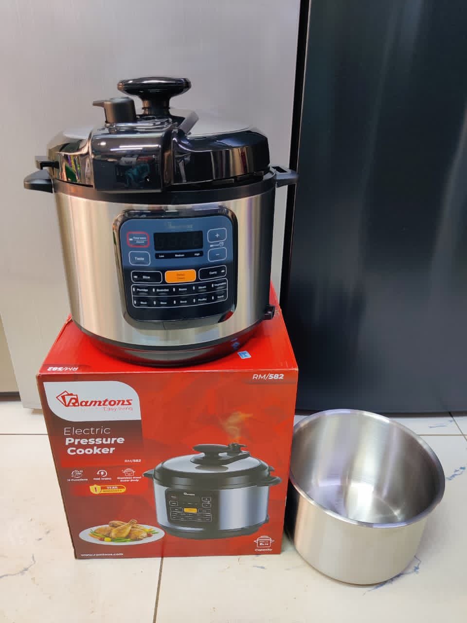 Ramtons Pressure Cooker with Stainless Steel Pot 